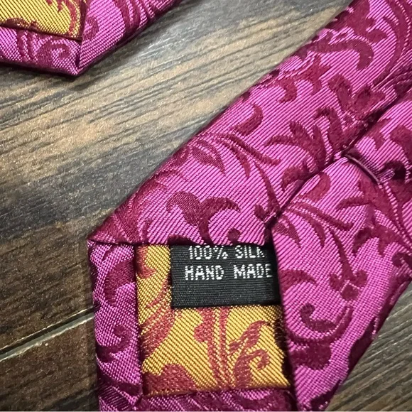 Robert Lewis 100% Silk Handmade Damask Magenta Pink Tie - Picture 5 of 5